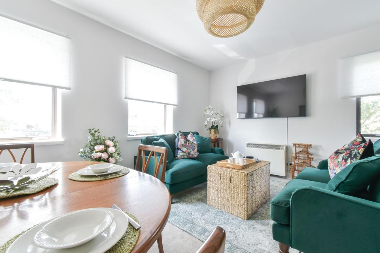 Luxury Spacious 2 Bed Apartment *